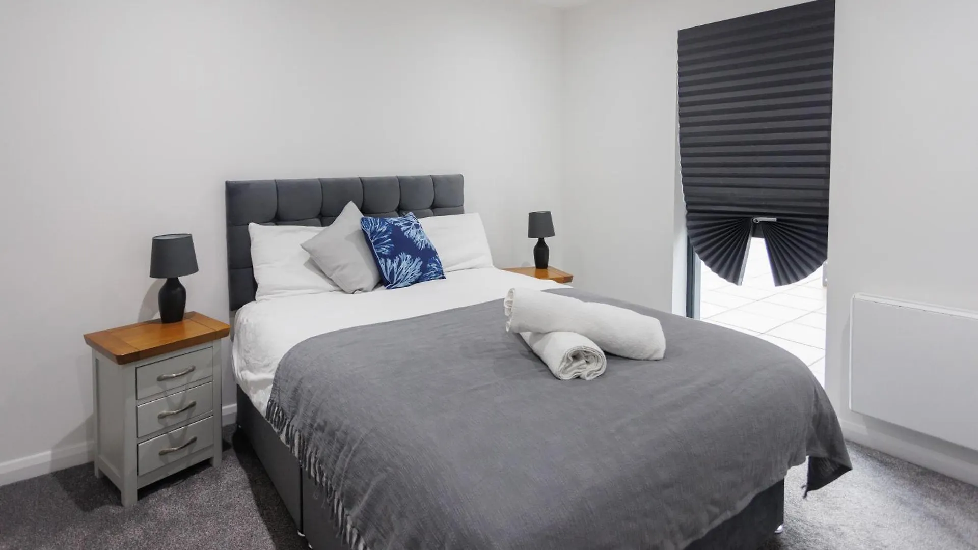 3Br - 10 Mins Walk To Central Belfast With Terrace 0*,  United Kingdom