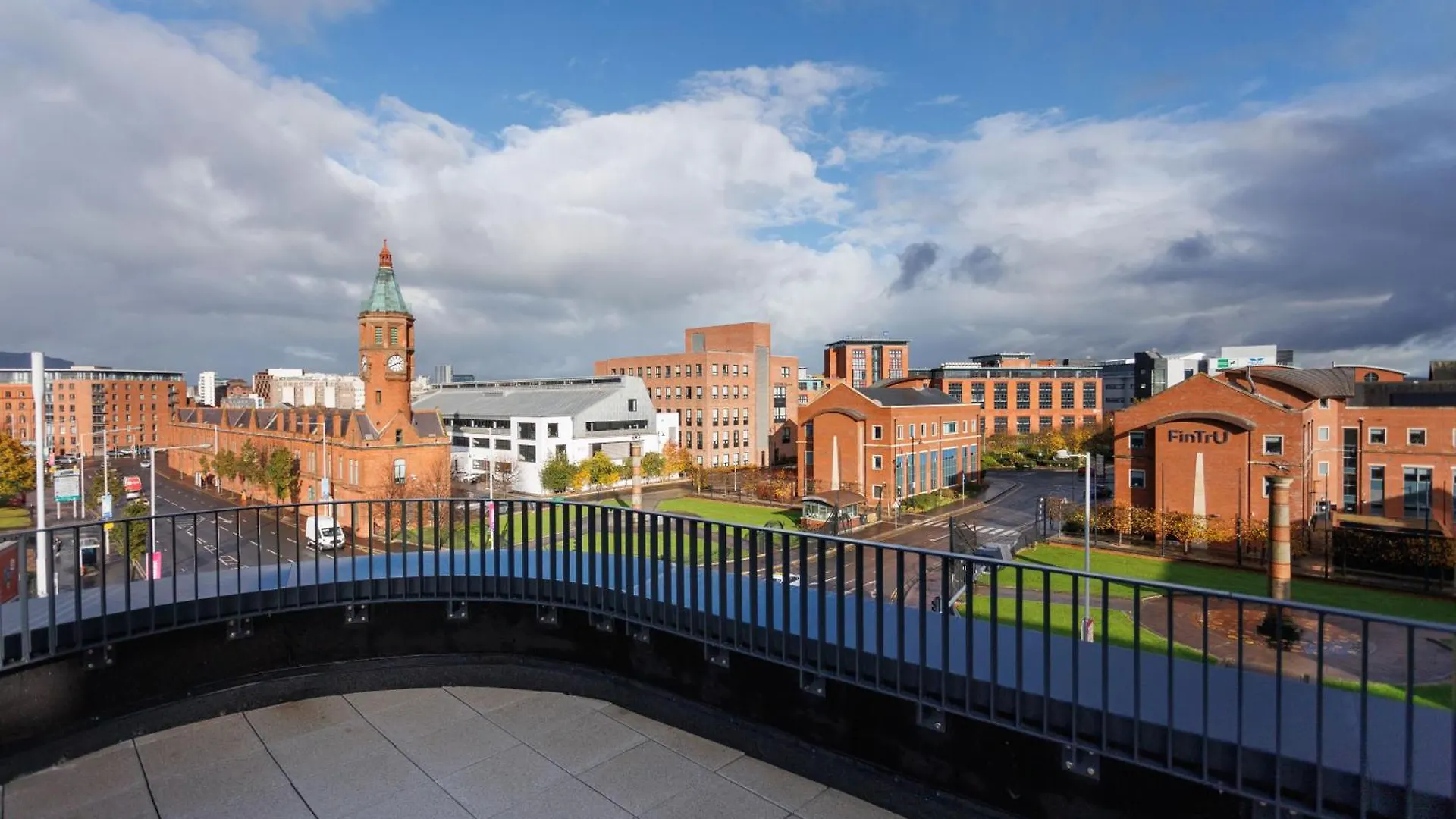 Apartment 3Br - 10 Mins Walk To Central Belfast With Terrace