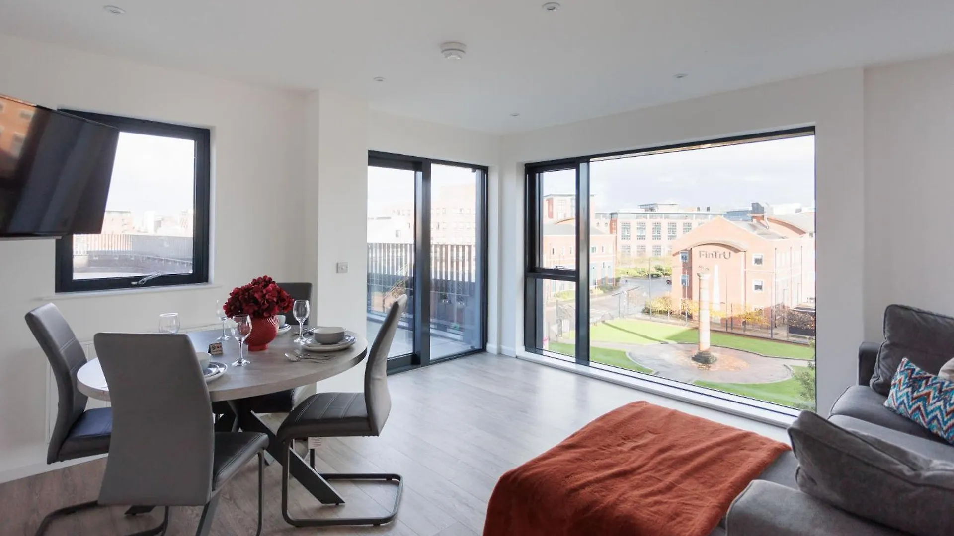 Apartment 3Br - 10 Mins Walk To Central Belfast With Terrace