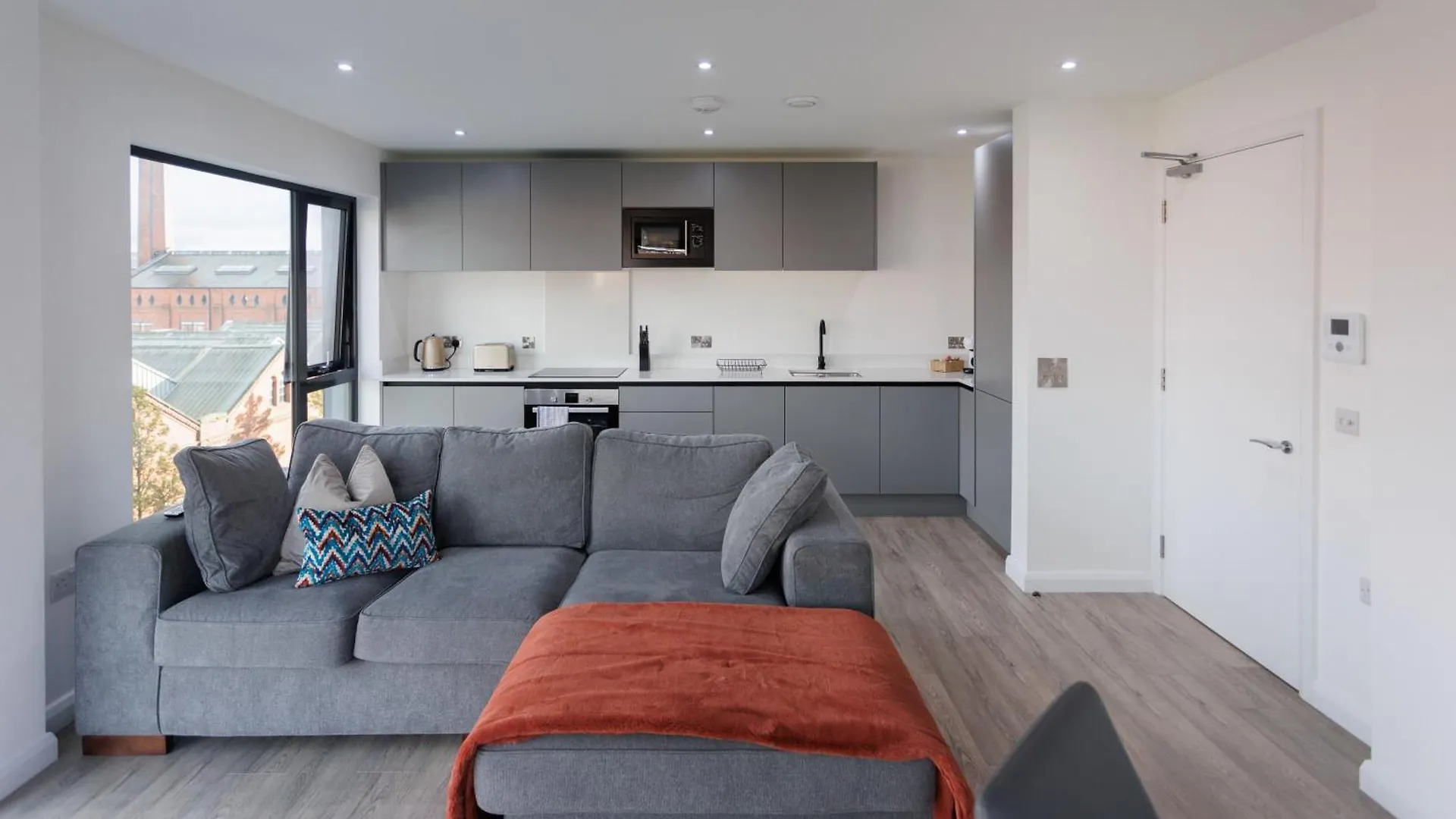 Apartment 3Br - 10 Mins Walk To Central Belfast With Terrace